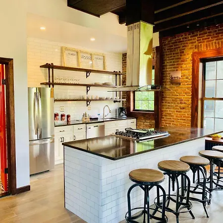 Lavish Totally Renovated Loft Apartment!